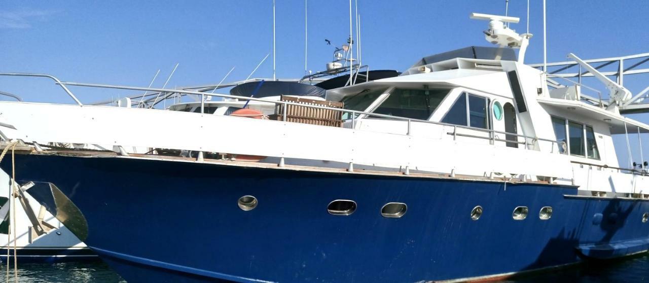 Hotel Your Own Private Yacht Sant Adria de Besos Exterior foto